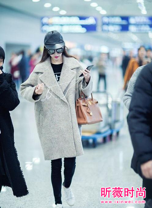 唐嫣与罗晋恋爱后 机场街拍越来越美