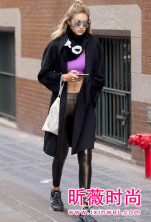 潮人们怎么选择围巾？围巾搭配出一种随性美