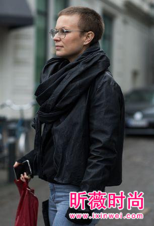 潮人们怎么选择围巾？围巾搭配出一种随性美