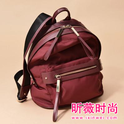 一款减龄双肩包搭配 出街约会都时尚百搭 一款减龄双肩包搭配 出街约会都时尚百搭