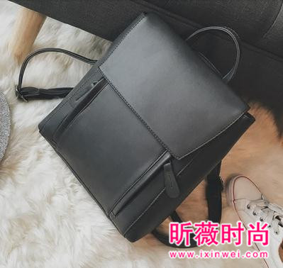 一款减龄双肩包搭配 出街约会都时尚百搭 一款减龄双肩包搭配 出街约会都时尚百搭