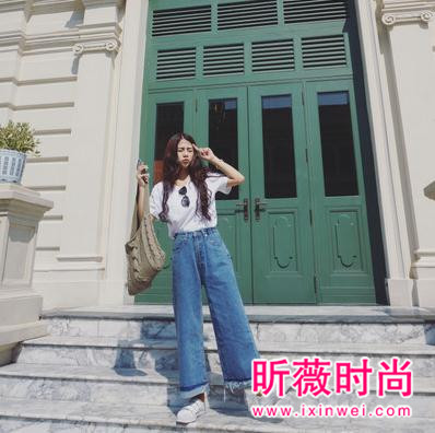 牛仔裤怎么搭配才好看？时尚达人教你牛仔裤穿搭