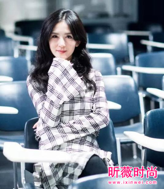 综艺大咖谢娜太会玩 蝴蝶结裙子穿搭示范