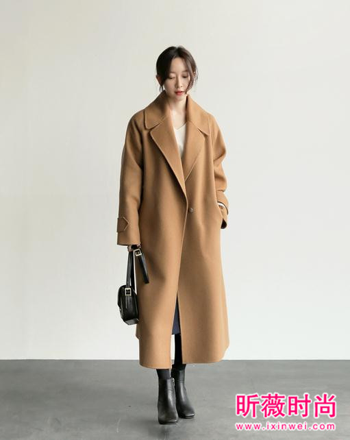 冬季驼色呢子大衣 经典时尚永不过时