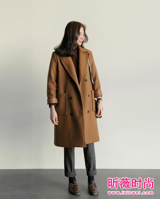 冬季驼色呢子大衣 经典时尚永不过时