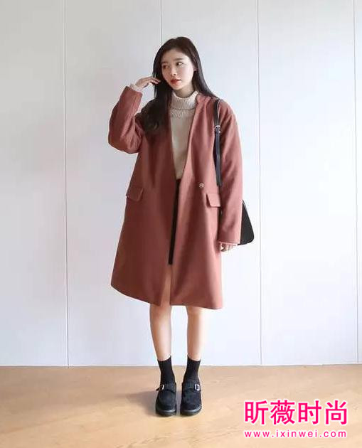 冬季驼色呢子大衣 经典时尚永不过时