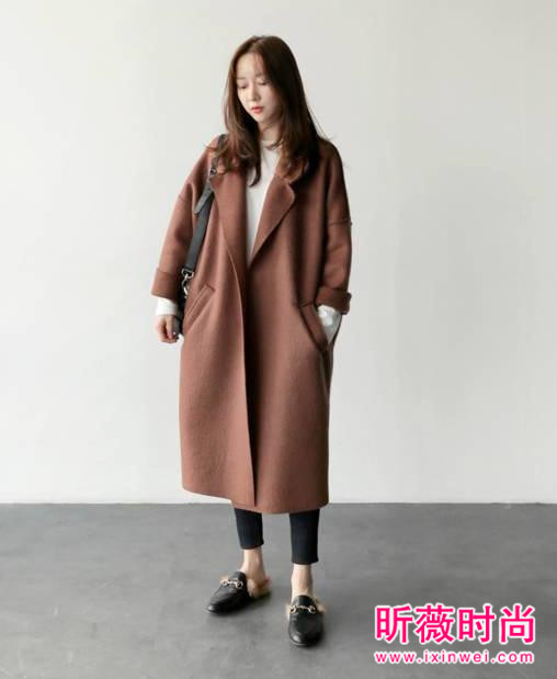 冬季驼色呢子大衣 经典时尚永不过时