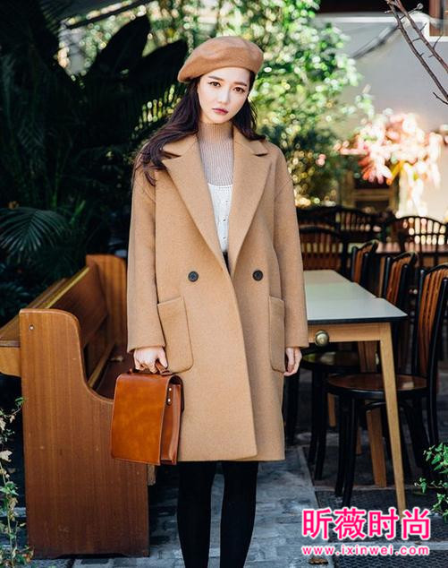 冬季驼色呢子大衣 经典时尚永不过时