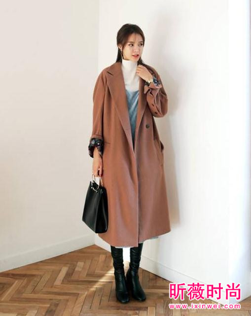冬季驼色呢子大衣 经典时尚永不过时