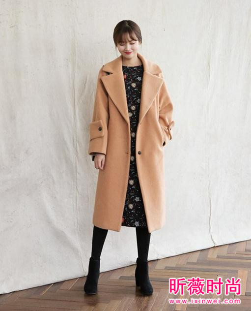 冬季驼色呢子大衣 经典时尚永不过时
