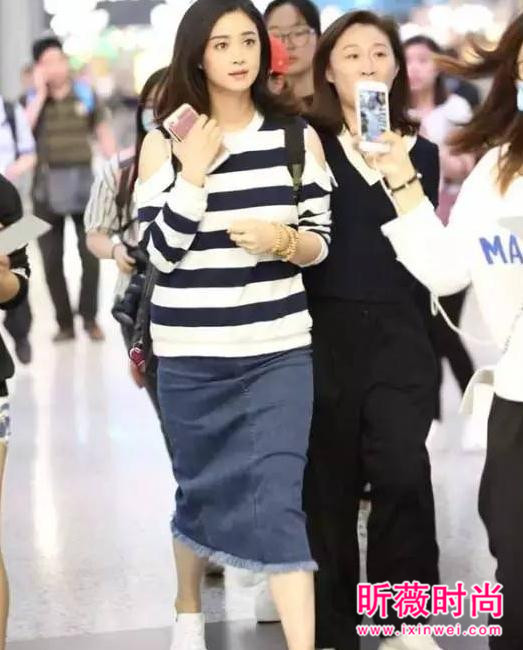 今冬最潮单品露肩毛衣 性感又保暖轻松虏获男神