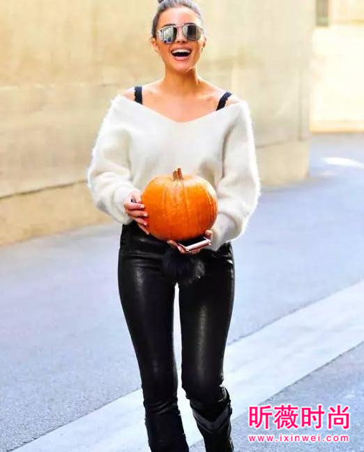 今冬最潮单品露肩毛衣 性感又保暖轻松虏获男神