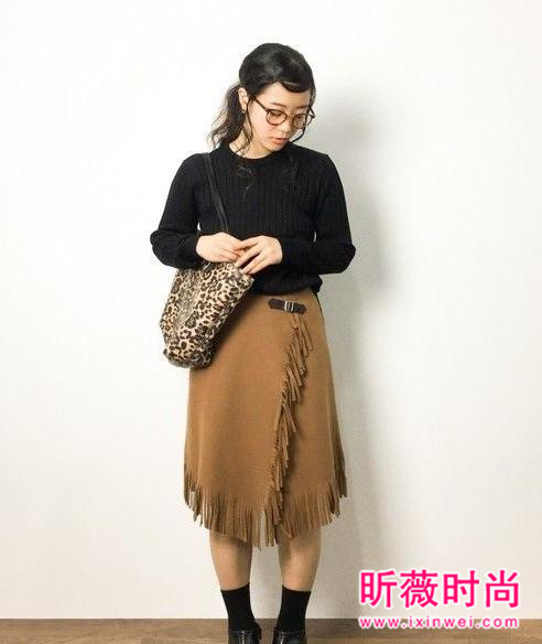 秋冬时尚流苏裙穿搭 让你简约中不失性感 秋冬时尚流苏裙穿搭 让你简约中不失性感
