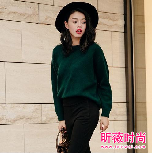 时髦的人用色抢镜 知性小香风和寒冬很配