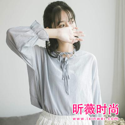 秋季穿衬衫也能撩人？搭配裤装裙装都很小清新