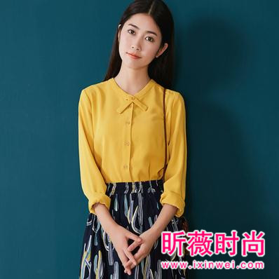 秋季穿衬衫也能撩人？搭配裤装裙装都很小清新