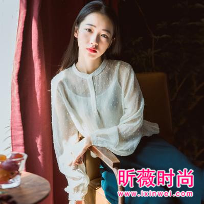 秋季穿衬衫也能撩人?搭配裤装裙装都很小清新 秋季穿衬衫也能撩人?搭配裤装裙装都很小清新
