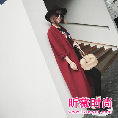 想要尝试轻熟女人味 这些时尚外套百搭有范儿