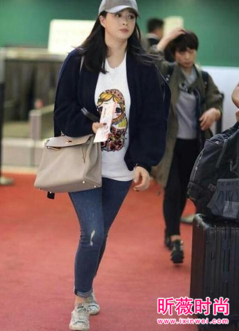 女星最新机场街拍 杨幂时尚刘亦菲太俗气 女星最新机场街拍 杨幂时尚刘亦菲太俗气