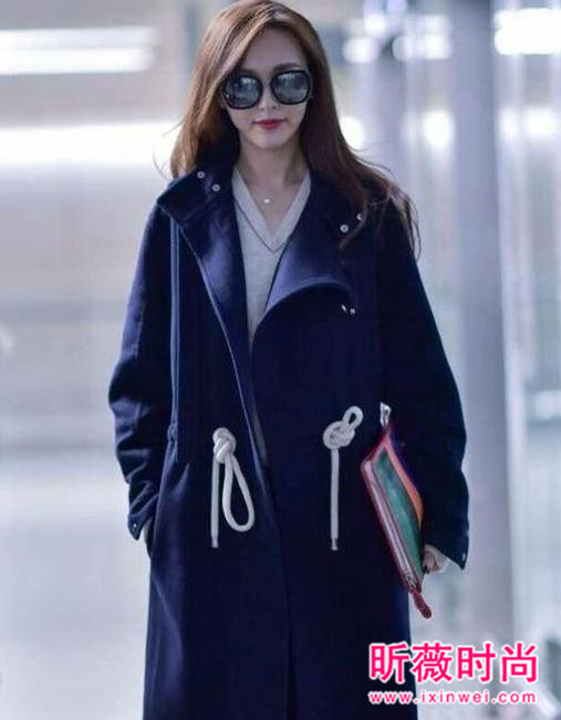 女星最新机场街拍 杨幂时尚刘亦菲太俗气