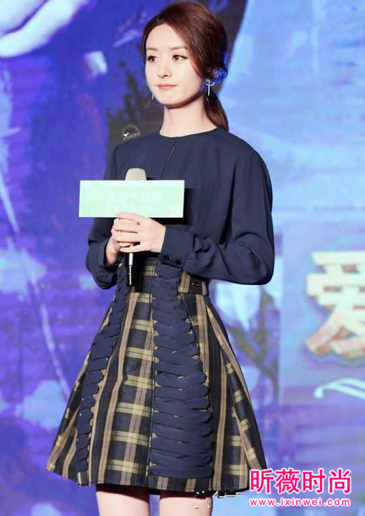 超级心疼我家丽颖！赵丽颖没有合脚的鞋子