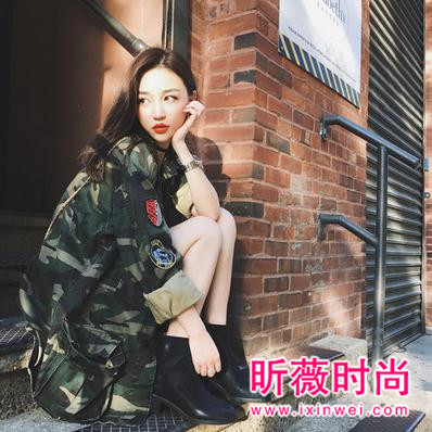 牛仔衣让你秒变帅气girl 既能御寒又能凹造型 牛仔衣让你秒变帅气girl 既能御寒又能凹造型