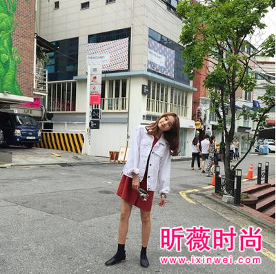 牛仔衣让你秒变帅气girl 既能御寒又能凹造型 牛仔衣让你秒变帅气girl 既能御寒又能凹造型