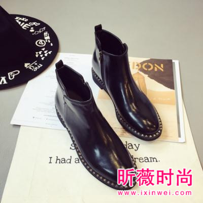 如何走出不平常的路？潮范儿女神必备粗跟短靴