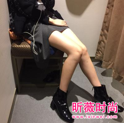 如何走出不平常的路？潮范儿女神必备粗跟短靴