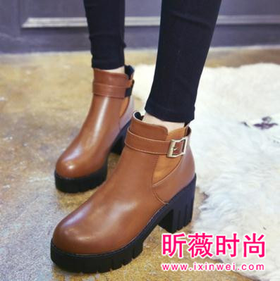 时尚达人热力追捧马丁靴 狂野性感又型格帅气