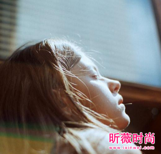 抬头纹的形成原因 额头皱纹很深怎么办？