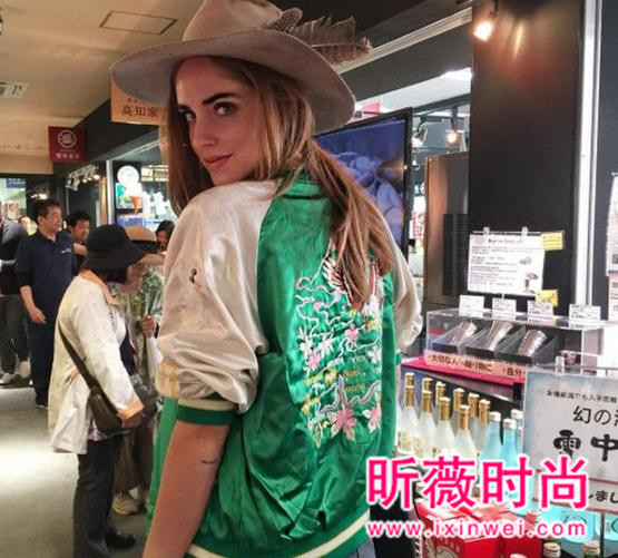 明星潮人都爱飞行员夹克 连背影都好时髦个性 明星潮人都爱飞行员夹克 连背影都好时髦个性