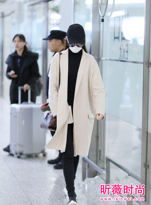 华语明星时尚机场街拍 杨幂冷得要命也要穿时髦