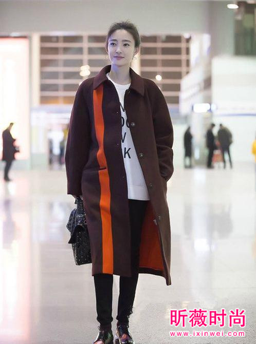 华语明星时尚机场街拍 杨幂冷得要命也要穿时髦