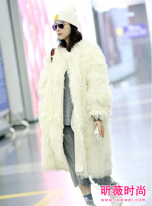 华语明星时尚机场街拍 杨幂冷得要命也要穿时髦