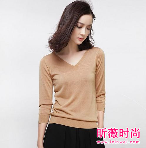 秋冬时尚V领毛衣穿搭 遮肉显瘦效果一级棒