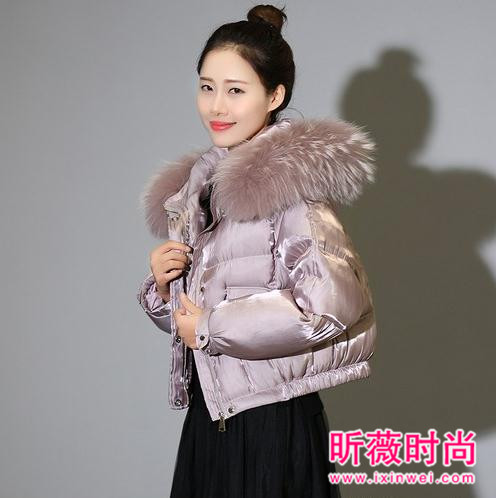 时尚女生减龄逆生长穿搭 短外套最懂轻灵活泛好身段