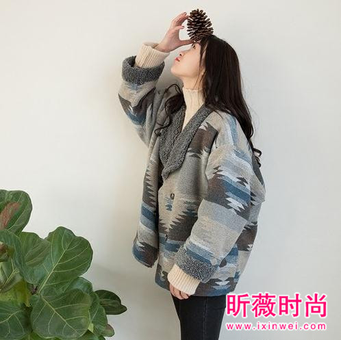 时尚女生减龄逆生长穿搭 短外套最懂轻灵活泛好身段