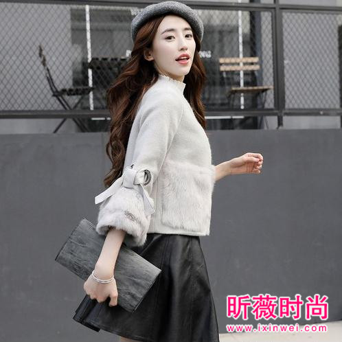 时尚女生减龄逆生长穿搭 短外套最懂轻灵活泛好身段