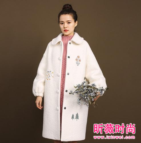如何才能让自己美到翻？毛呢外套这样穿美到翻