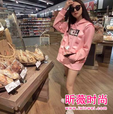 跟钟硕欧巴一起穿卫衣 这些时尚卫衣暖暖的很贴心 跟钟硕欧巴一起穿卫衣 这些时尚卫衣暖暖的很贴心
