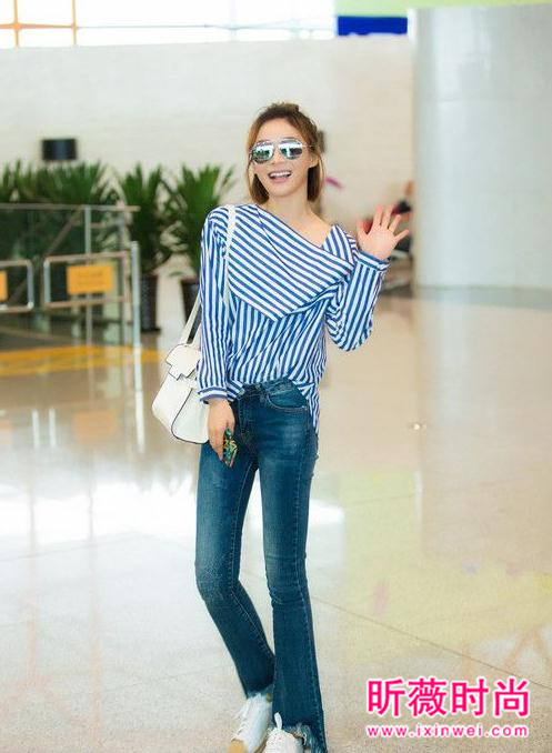 马甲线女王袁姗姗机场街拍 时尚休闲穿搭玩的溜