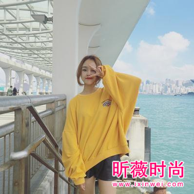 跟着鬼怪新娘学穿搭 时尚卫衣美美的街拍 跟着鬼怪新娘学穿搭 时尚卫衣美美的街拍