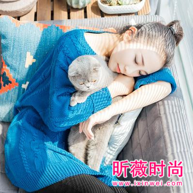 日系学院风甜美毛衣 简约时尚配色清纯又青春