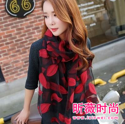 冬季围巾搭配技巧 打造专属你的时尚感 冬季围巾搭配技巧 打造专属你的时尚感