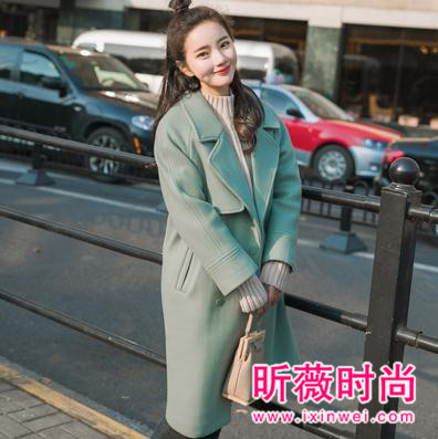 新年亮色大衣穿起来 搭配裙装裤装都好看