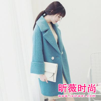 新年亮色大衣穿起来 搭配裙装裤装都好看