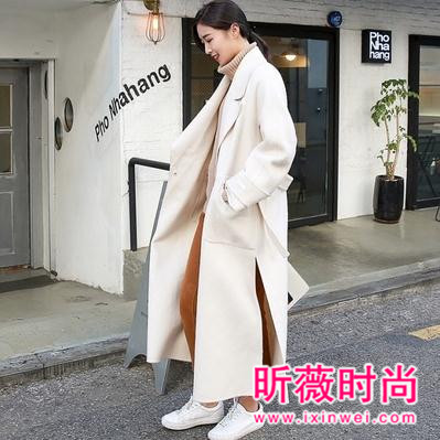 新年亮色大衣穿起来 搭配裙装裤装都好看