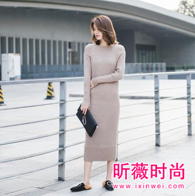 春季流行款毛衣裙穿搭 展现女性曲线诱惑与性感