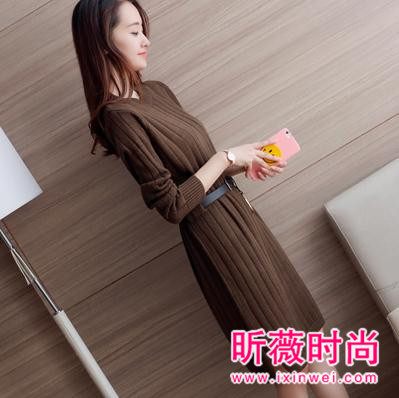 春季流行款毛衣裙穿搭 展现女性曲线诱惑与性感